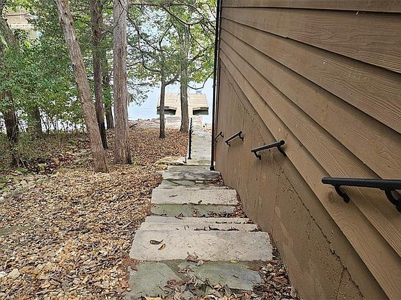 4th image of 1375 S Lake Sherwood Dr