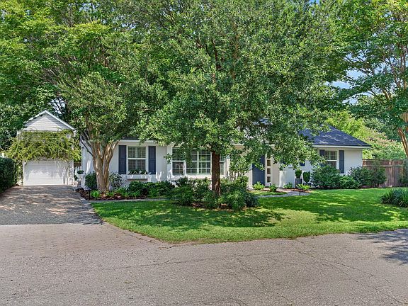 2nd image of 4 Ashdale Dr