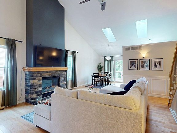 5th image of 7555 Amanda Cir #18