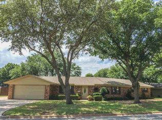804 Mohawk Dr, Burkburnett, TX 76354