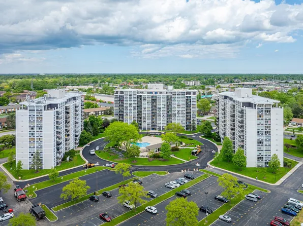 8809 W Golf Rd APT 10C, Niles, IL 60714