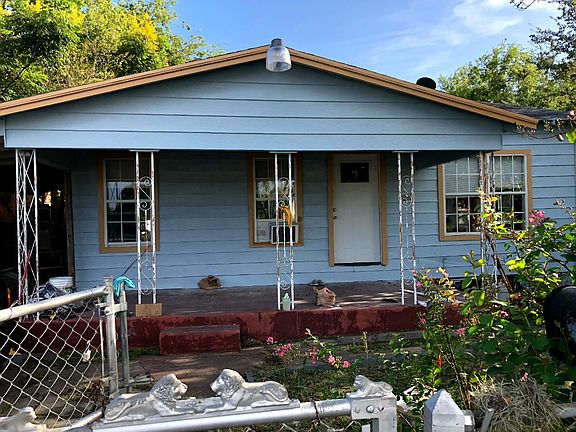 3rd image of 3913 Carmen St