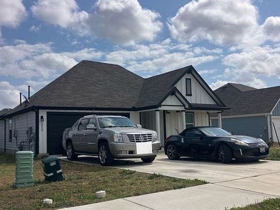 3rd image of 217 Sweetwater Creek Ln