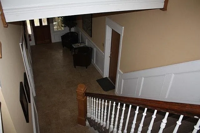 2278 Traylor Ave — Photo 8