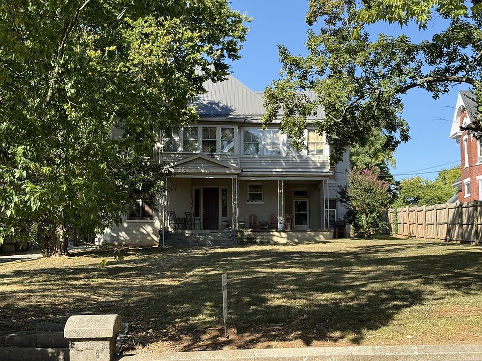 1st image of 700 E 7th St