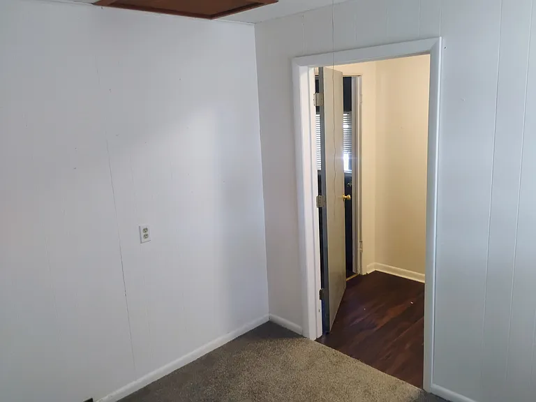 403 W North St — Photo 3