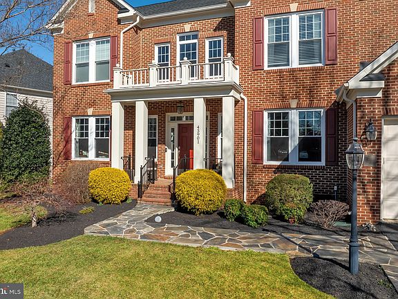 3rd image of 43901 Riverpoint Dr