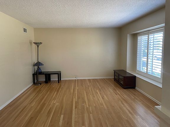 3rd image of 1500 Louise Ave