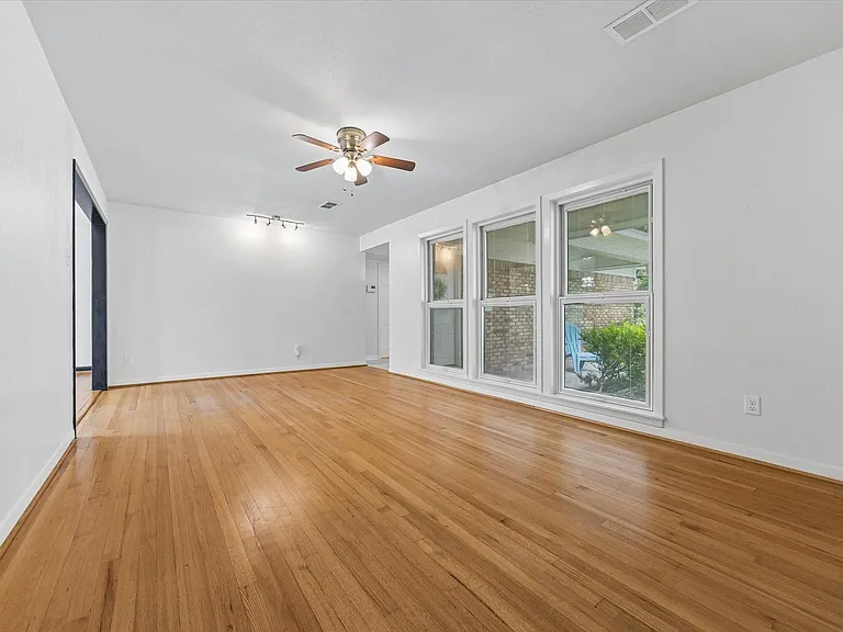5242 Beechnut St — Photo 9