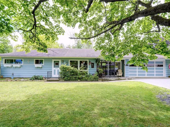 135 Greenhurst St, Geneva, NY 14456
