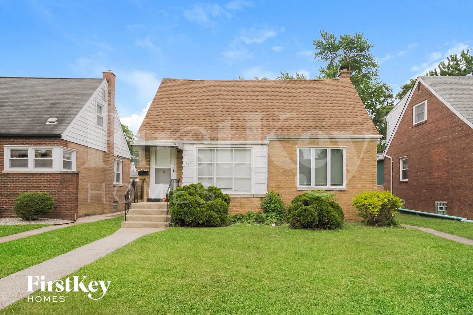 1571 Kenilworth Dr photo 1