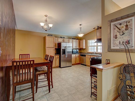 5th image of 9708 Prairie Crossing Dr