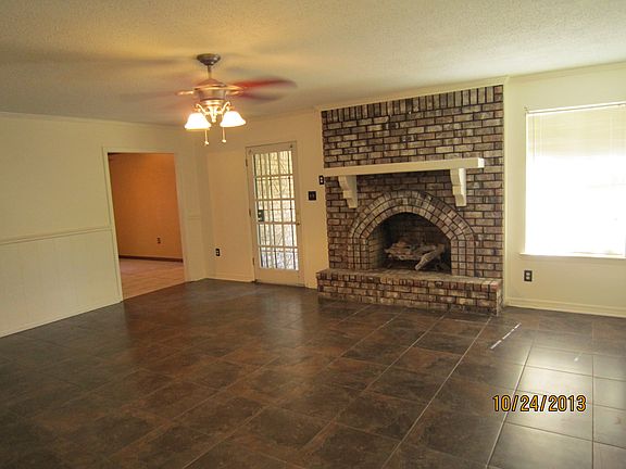 Living rm with fireplace