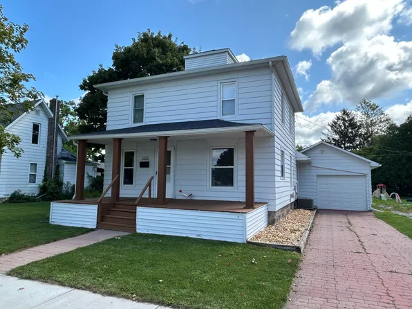 1318 Pearl St, Lake Odessa, MI 48849