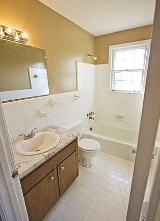 5th image of 1312 Courtney Dr