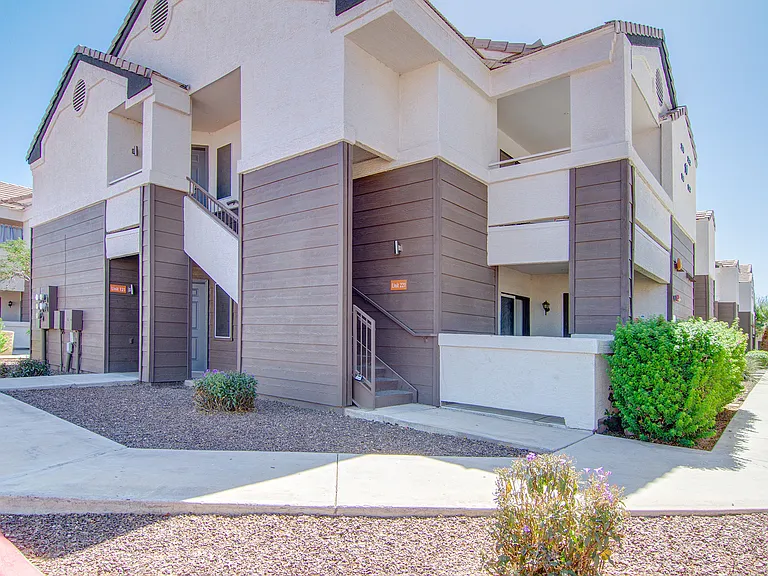36 E Vaughn Ave — Photo 37
