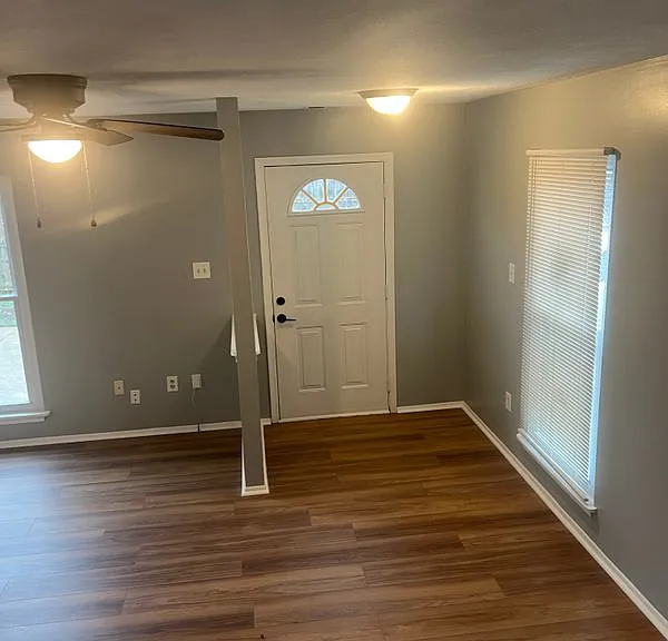 202 Jennifer Dr — Photo 2