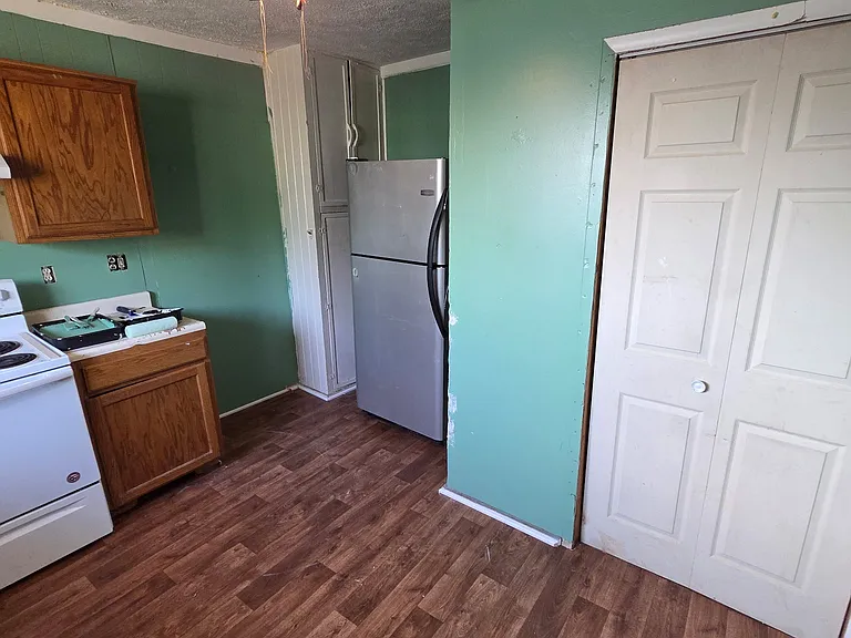 1039 N Lafountain St — Photo 7