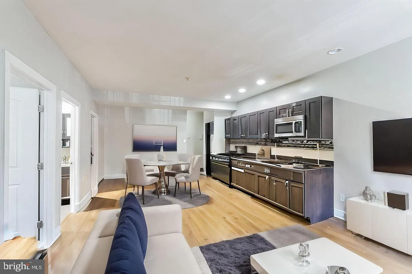 5 bed, 3.0 bath, 1100 sqft, $3,000 — Photo 1