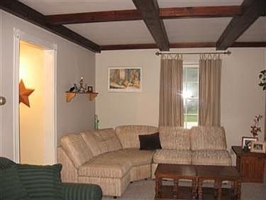 5th image of 583 Eleanora Dr