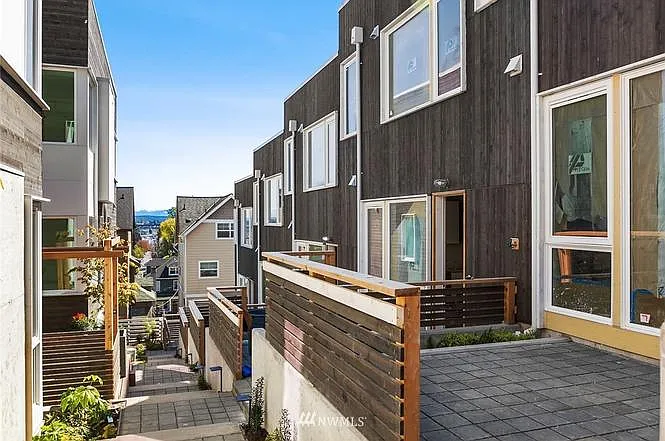 428 W Barrett St — Photo 13