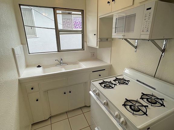 2nd image of 2820 S Sepulveda Blvd APT 19
