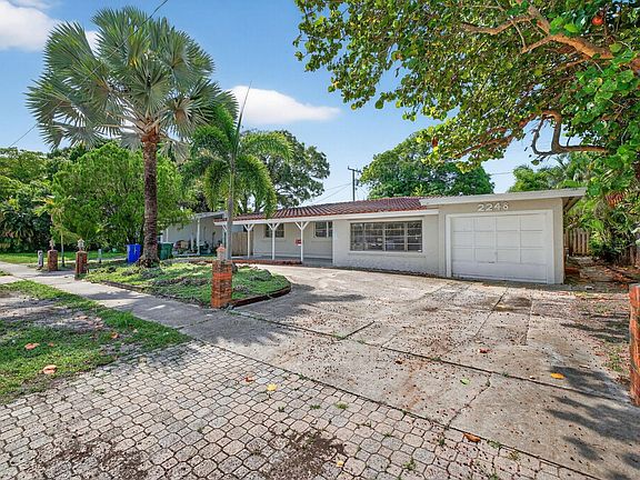 3rd image of 2248 SW 14th Court