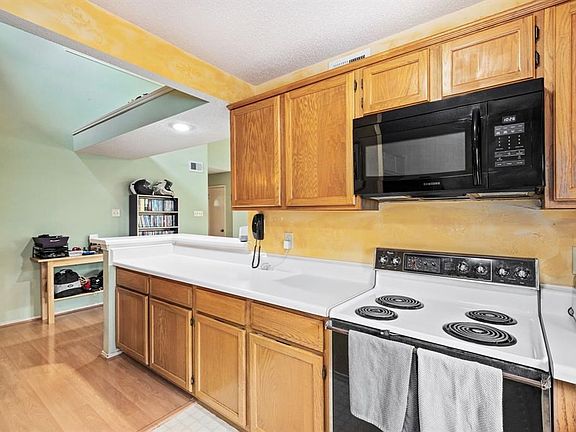 3rd image of 6816 Outland Dr