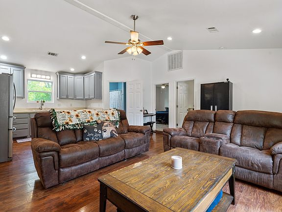 3rd image of 2112 Lakeshore Dr