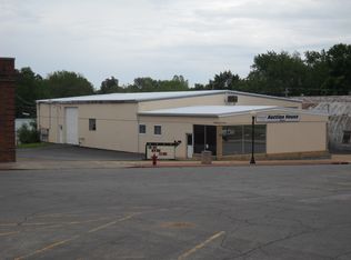 115 S 4th St, Savannah, MO 64485