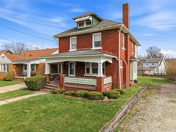 2nd image of 1045 Myrtle Pl