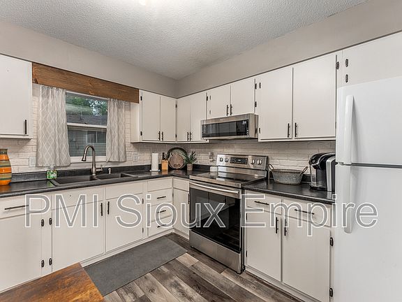 5th image of 842 S Southeastern Ave