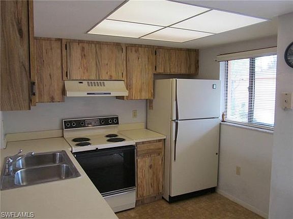 3rd image of 2700 Park Windsor Dr APT 702