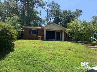 517 Woodlore Dr, Chickasaw, AL 36611