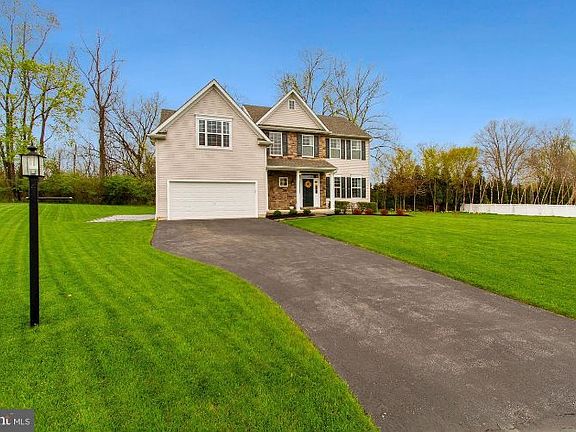 3rd image of 116 Ayerwood Dr