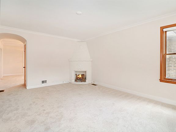 5th image of 3737 N Oriole Ave