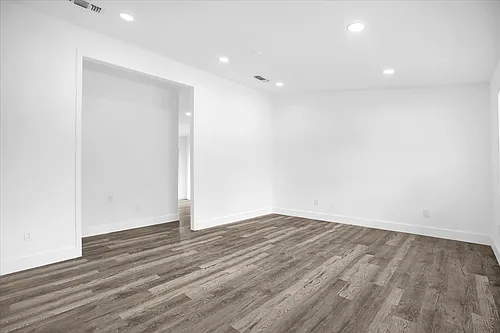 1730 Avenue C NE Photo 1