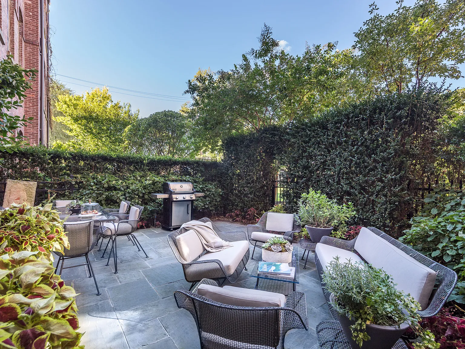 Garden Paradise at Watchcase — Photo 2