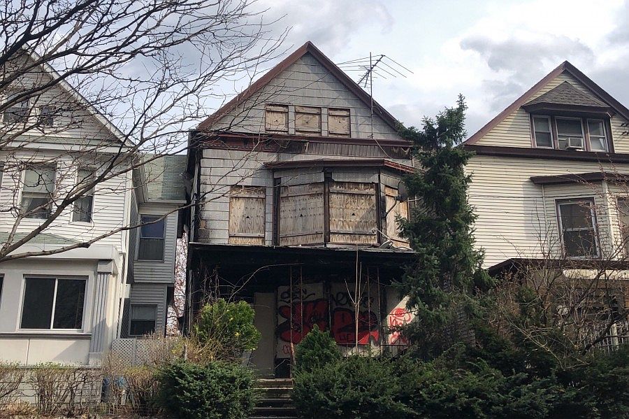 1st image of 2762 Morris Ave