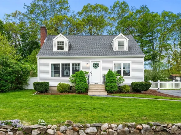 14 Walnut Rd, Chelmsford, MA 01824