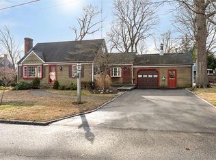 6 Ledge Rd, Barrington, RI 02806