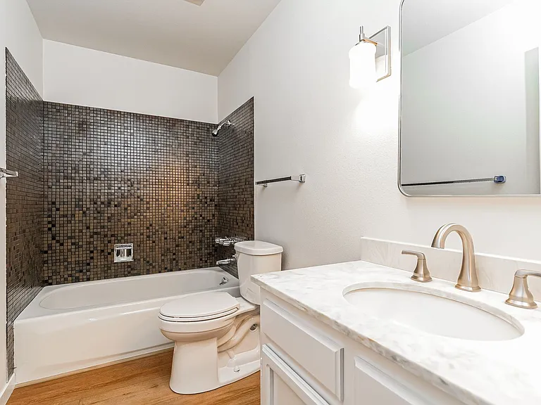 1600 NE 140th St #G5 — Photo 12