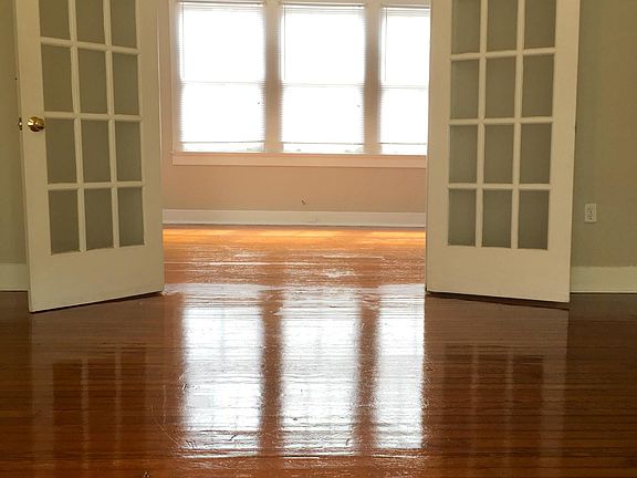 5th image of 3330 Louisiana Avenue Pkwy