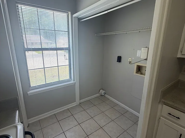 425 Admirals Walk Dr — Photo 3