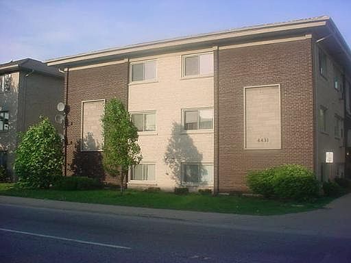 1st image of 4431 S Prescott Ave #2D