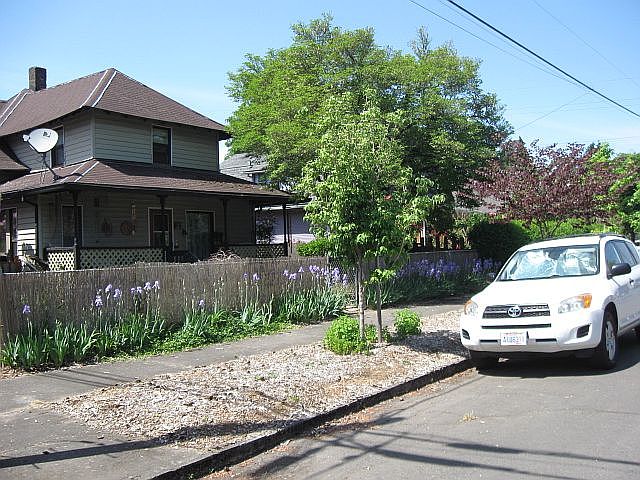 2nd image of 3200 L St