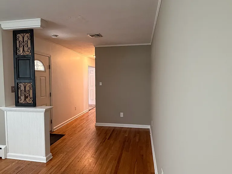 139 S Eastview Ave — Photo 15