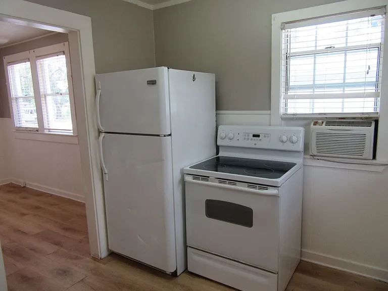 1708 Louise Ave — Photo 13
