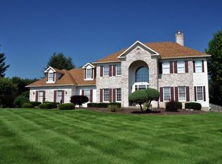 17 Vineyard Hl, Fairport, NY 14450