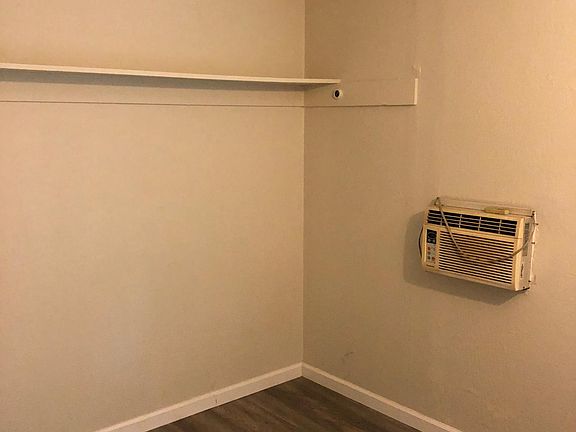 4th image of 1011 W St #1